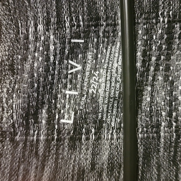 Livi active size 3x 22/24 workout top - Picture 3 of 3